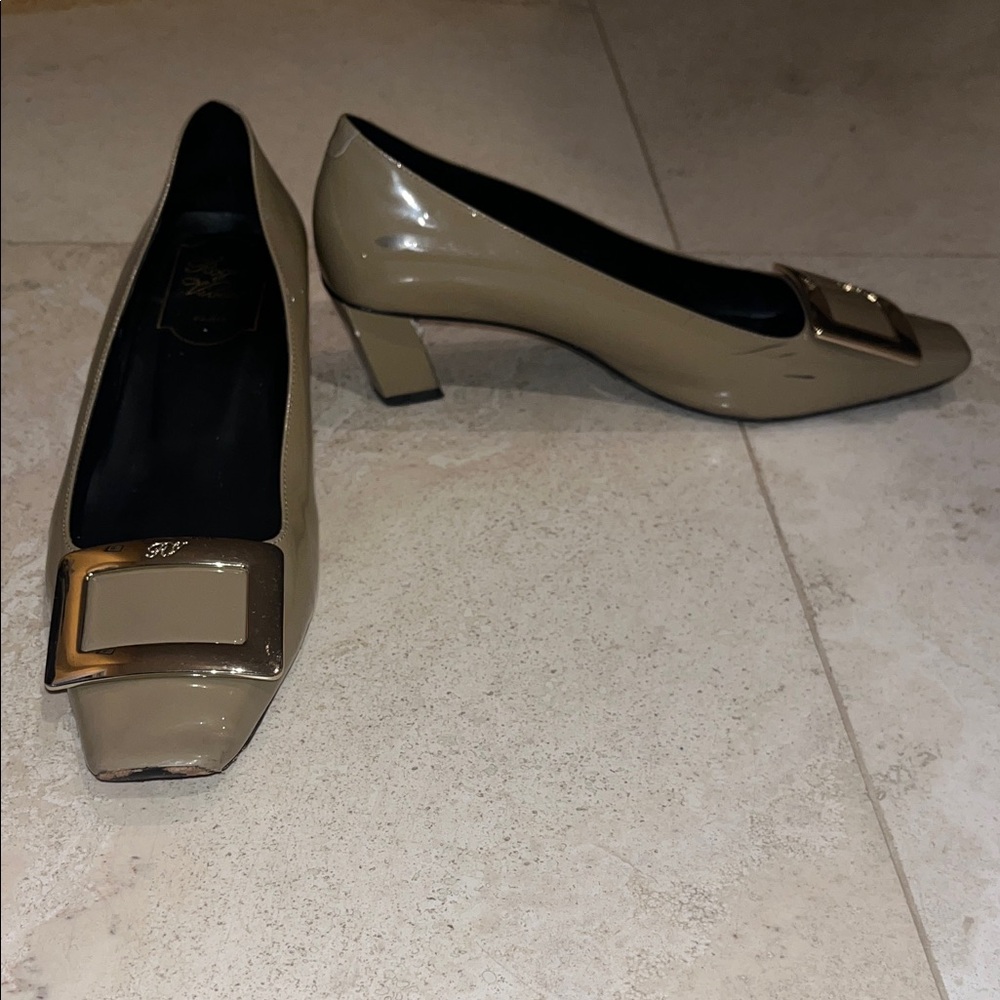 Roger Vivier Taupe Belle Vivier Patent Pumps Sz 38